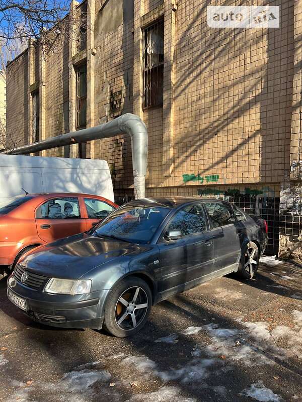 Седан Volkswagen Passat 2000 в Одессе