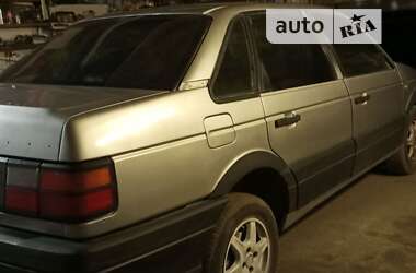Седан Volkswagen Passat 1988 в Попельне