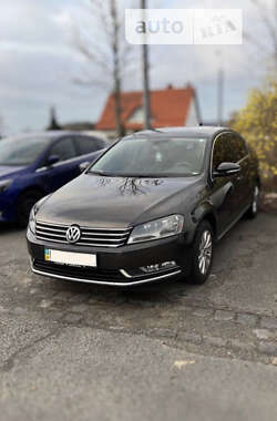 Седан Volkswagen Passat 2012 в Львові