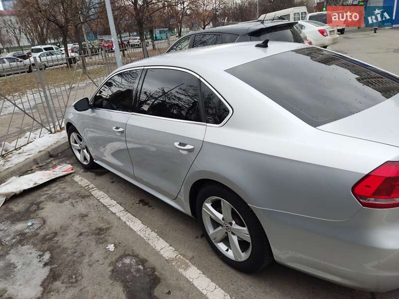 Седан Volkswagen Passat 2011 в Киеве