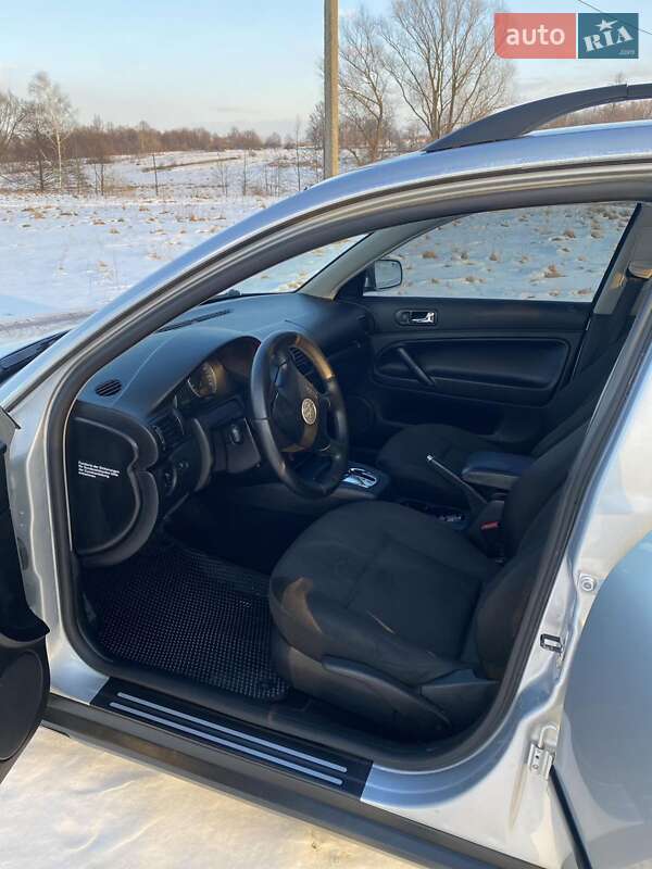 Універсал Volkswagen Passat 2004 в Надвірній