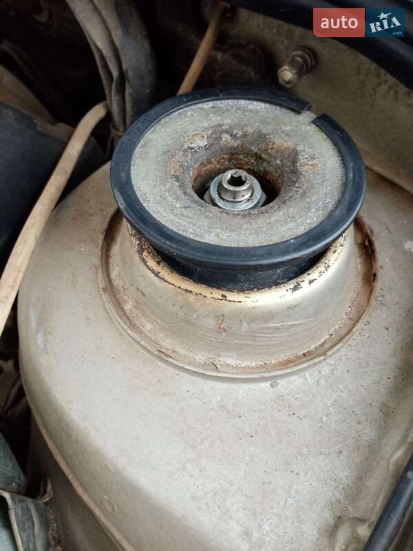 Седан Volkswagen Passat 1988 в Надвірній