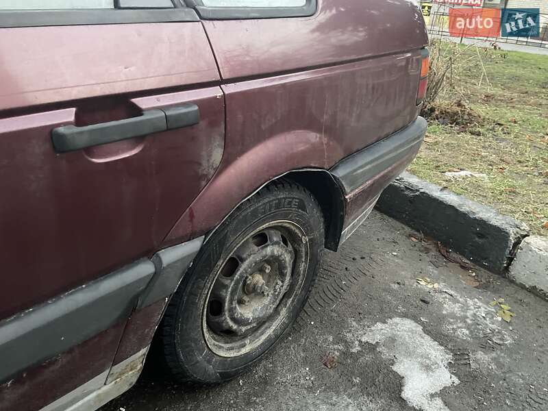 Седан Volkswagen Passat 1990 в Зміїві