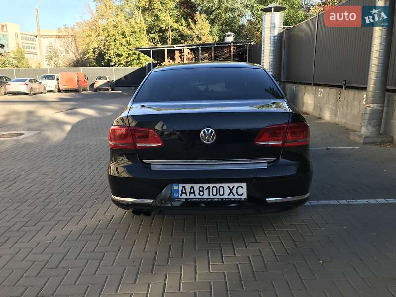 Седан Volkswagen Passat 2012 в Киеве