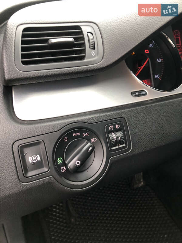 Седан Volkswagen Passat 2008 в Києві