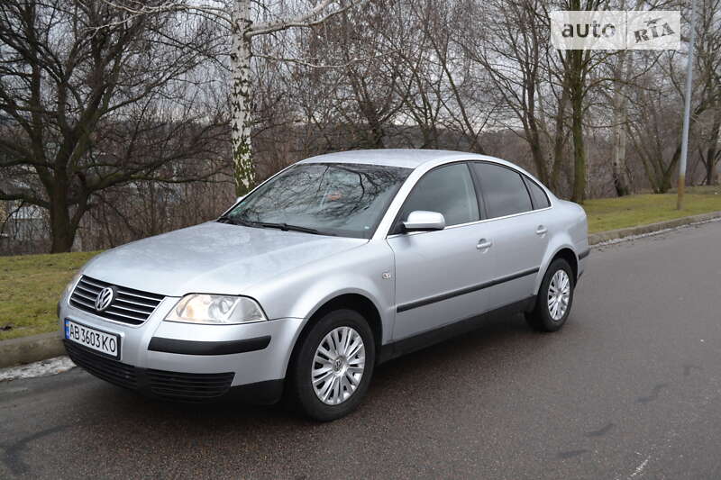 Седан Volkswagen Passat 2003 в Києві