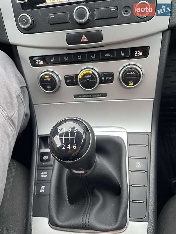 Універсал Volkswagen Passat 2012 в Полтаві