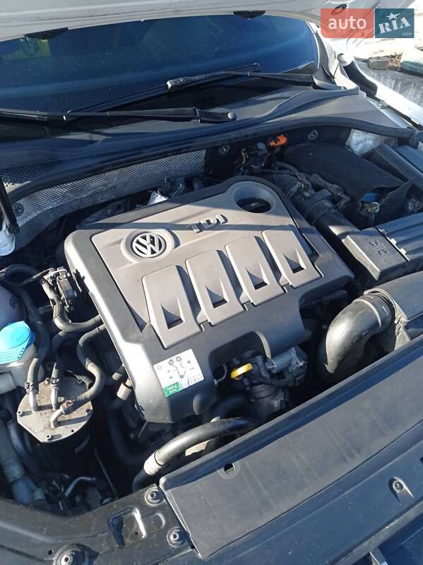 Седан Volkswagen Passat 2014 в Дніпрі