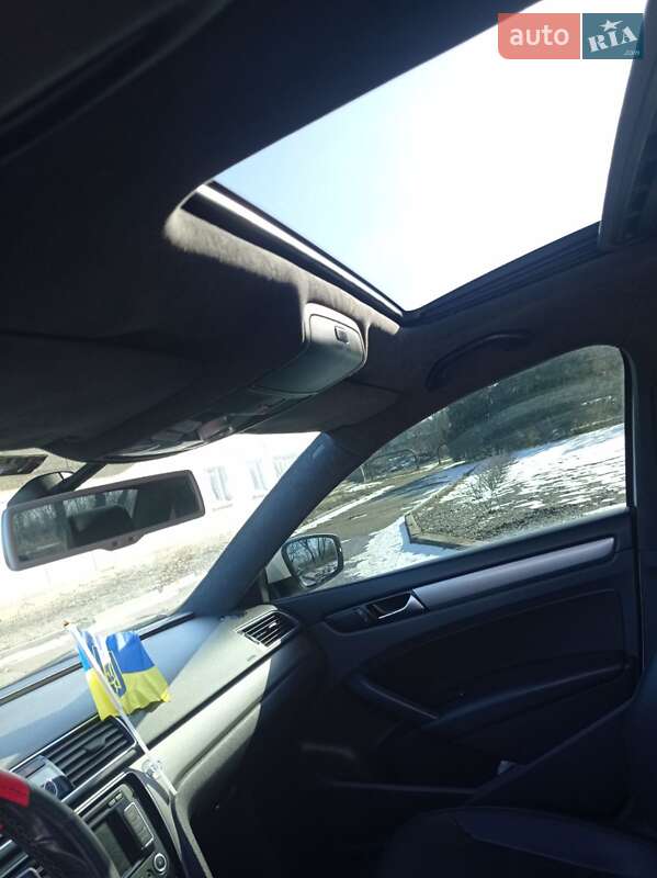 Седан Volkswagen Passat 2014 в Дніпрі