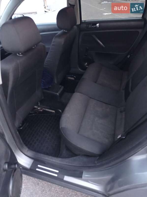 Універсал Volkswagen Passat 2001 в Києві