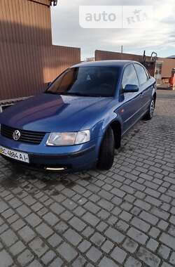 Седан Volkswagen Passat 1998 в Рожнятове