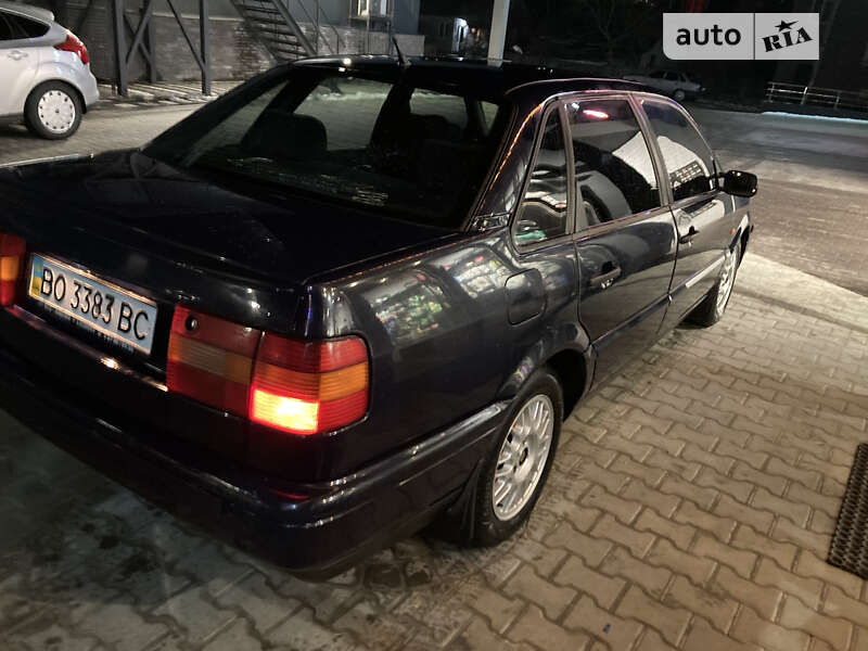 Седан Volkswagen Passat 1995 в Теребовле