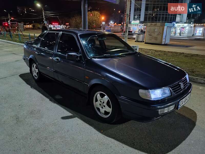 Седан Volkswagen Passat 1994 в Черкассах