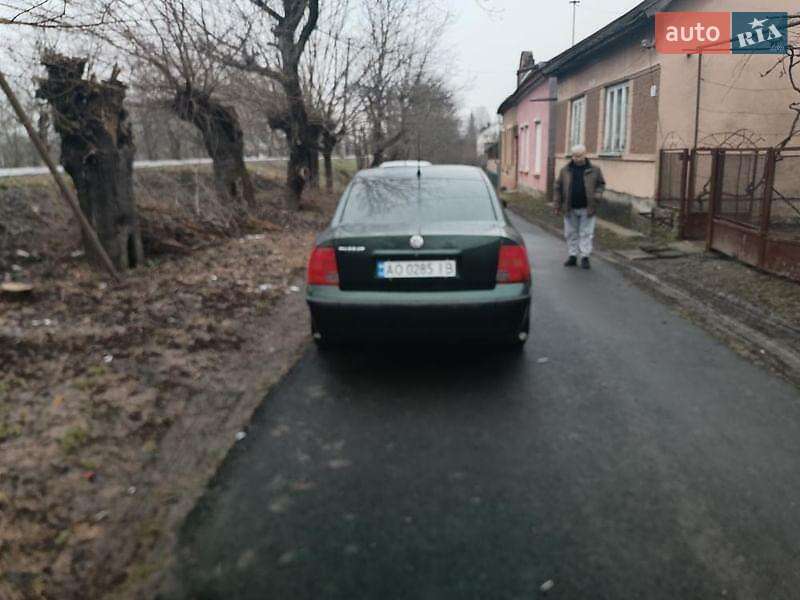 Седан Volkswagen Passat 1996 в Виноградове