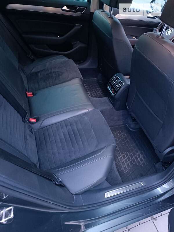 Универсал Volkswagen Passat 2015 в Одессе