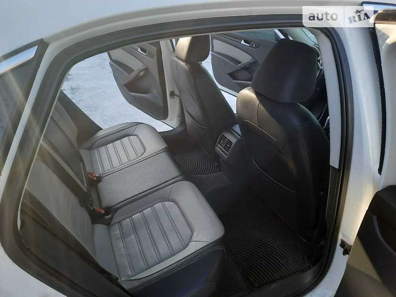 Седан Volkswagen Passat 2015 в Новой Водолаге