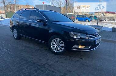 Универсал Volkswagen Passat 2011 в Староконстантинове