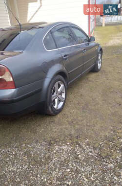 Седан Volkswagen Passat 2000 в Вижнице
