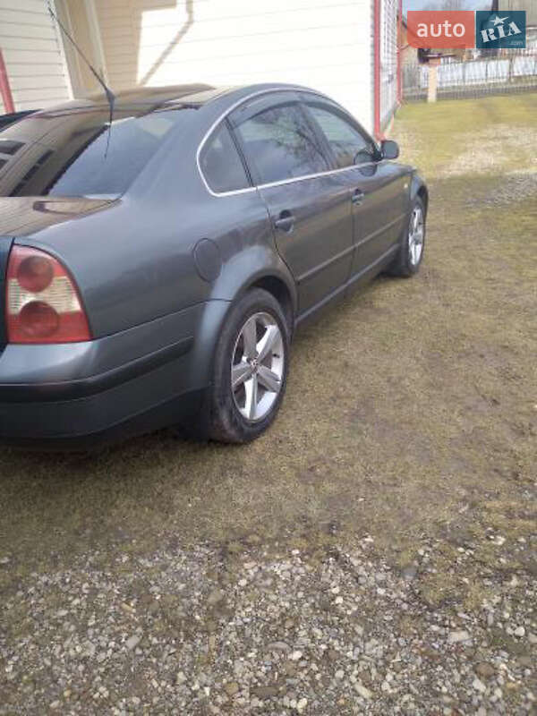 Седан Volkswagen Passat 2000 в Вижнице