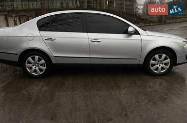 Седан Volkswagen Passat 2005 в Монастырище