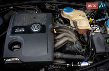 Седан Volkswagen Passat 2004 в Киеве