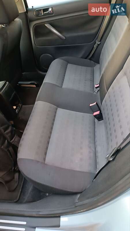 Седан Volkswagen Passat 2001 в Києві