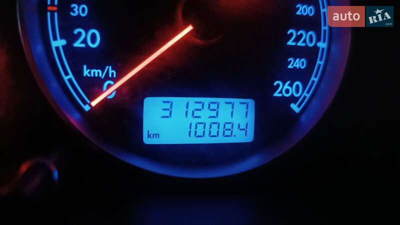 Седан Volkswagen Passat 2001 в Києві