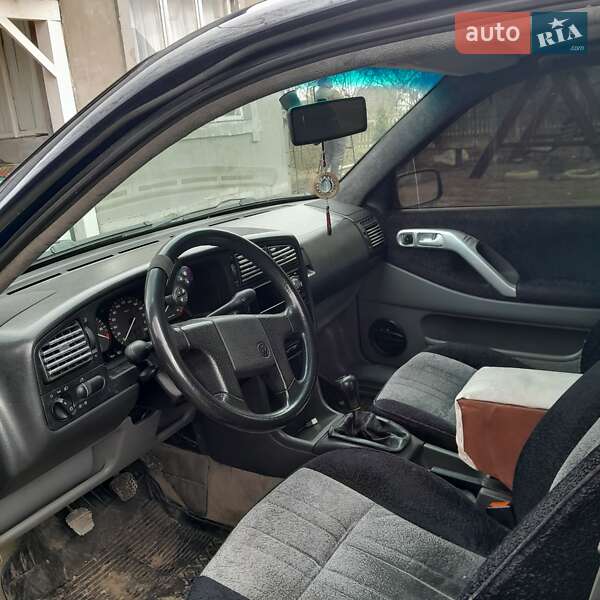 Седан Volkswagen Passat 1996 в Камне-Каширском