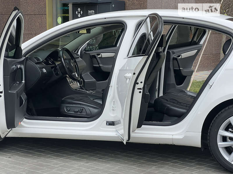 Седан Volkswagen Passat 2013 в Одессе