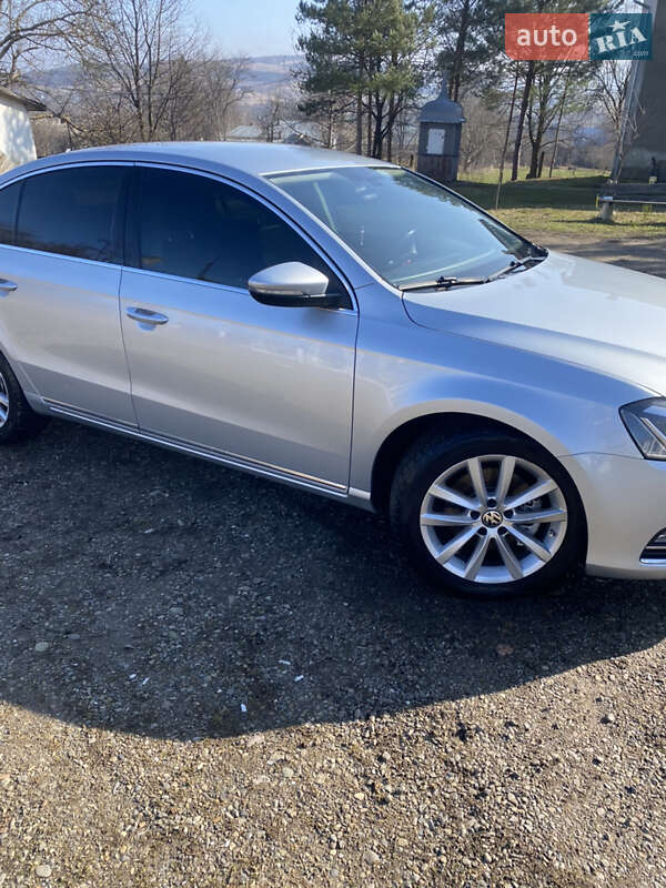 Седан Volkswagen Passat 2013 в Чернівцях