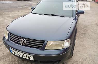 Універсал Volkswagen Passat 1999 в Рокитному