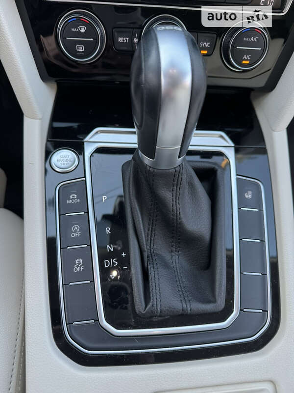 Седан Volkswagen Passat 2016 в Мукачевому