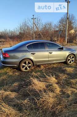 Седан Volkswagen Passat 2011 в Зміїві