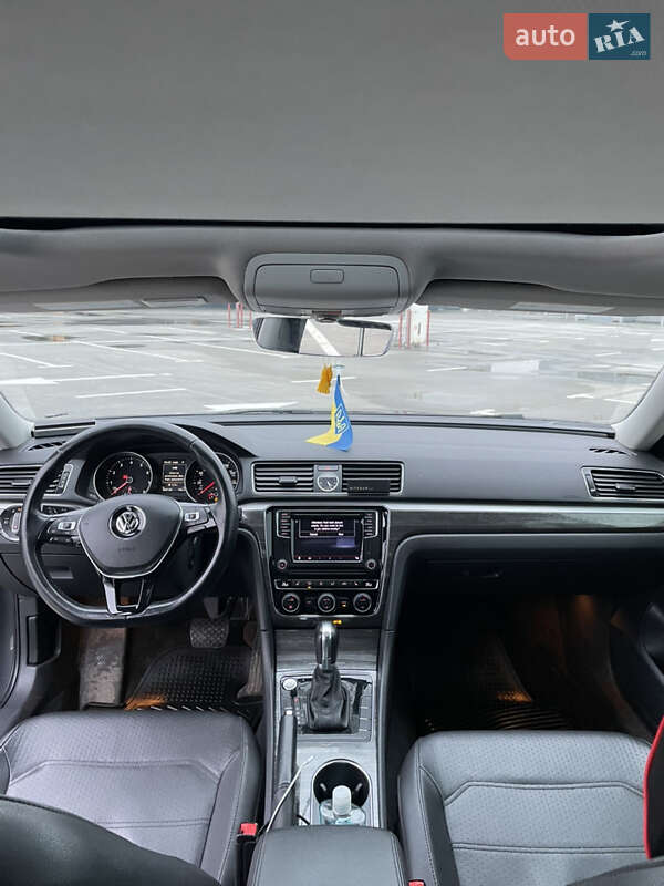 Седан Volkswagen Passat 2016 в Києві