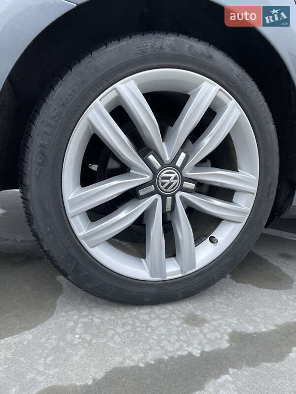 Седан Volkswagen Passat 2016 в Києві