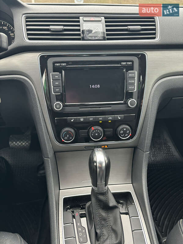 Седан Volkswagen Passat 2013 в Киеве