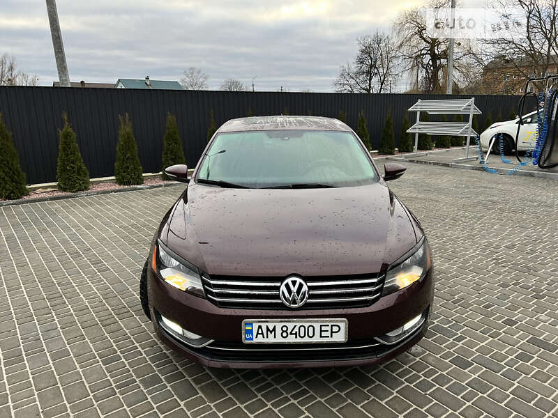 Седан Volkswagen Passat 2012 в Звягеле