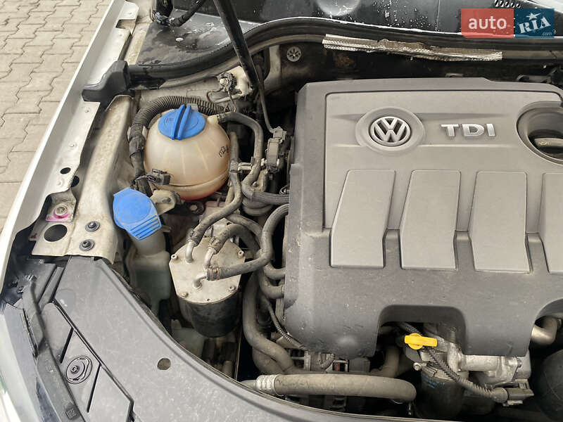 Седан Volkswagen Passat 2014 в Черновцах