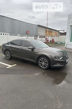 Седан Volkswagen Passat 2016 в Киеве