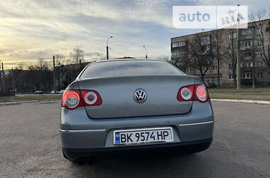 Седан Volkswagen Passat 2009 в Ровно