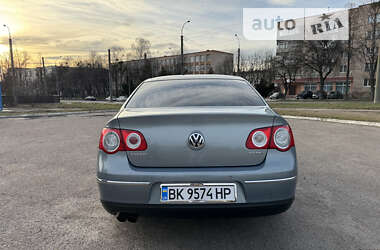 Седан Volkswagen Passat 2009 в Ровно