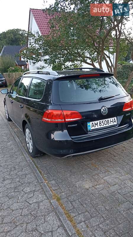 Універсал Volkswagen Passat 2013 в Житомирі