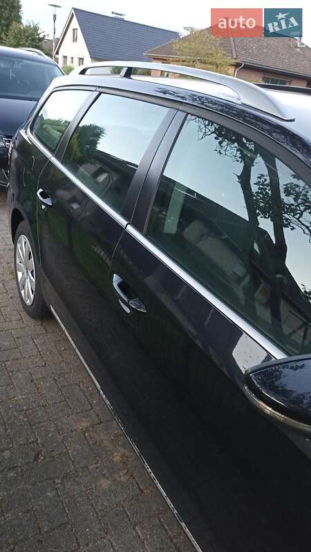 Універсал Volkswagen Passat 2013 в Житомирі