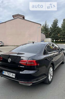 Седан Volkswagen Passat 2015 в Ужгороде