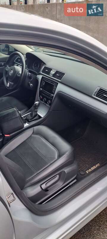 Седан Volkswagen Passat 2012 в Чернигове