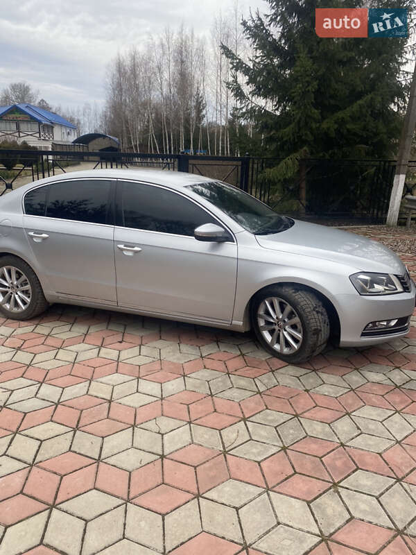 Седан Volkswagen Passat 2013 в Чернівцях