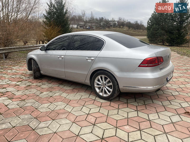 Седан Volkswagen Passat 2013 в Чернівцях