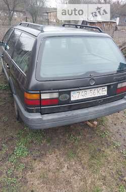 Универсал Volkswagen Passat 1990 в Дубровице