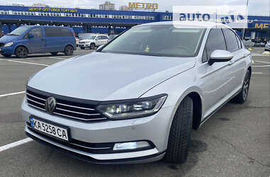 Седан Volkswagen Passat 2015 в Киеве