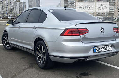 Седан Volkswagen Passat 2015 в Киеве